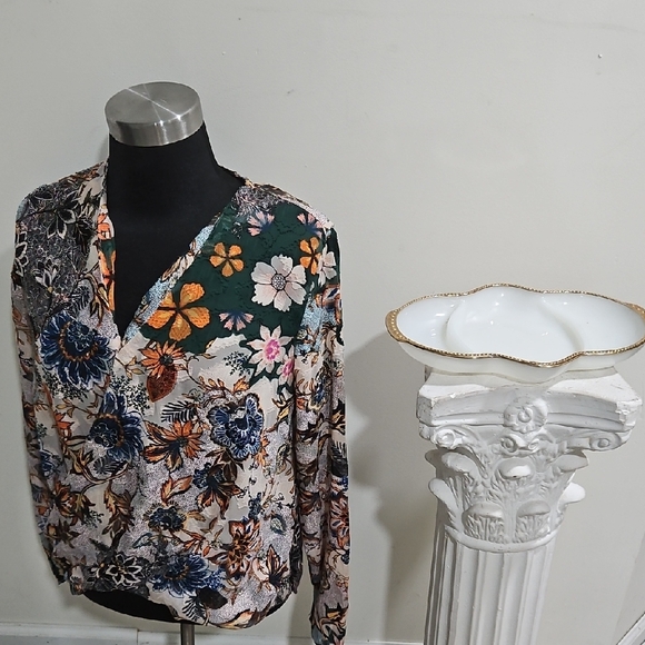 RACHEL Rachel Roy Floral V-Neck Blouse - Picture 1 of 6